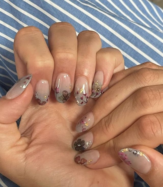 17. Pressed Flower Look