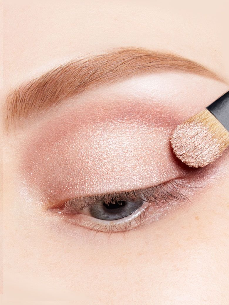 Use light eyeshadow