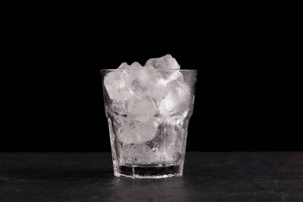 Fill a glass with ice cubes.